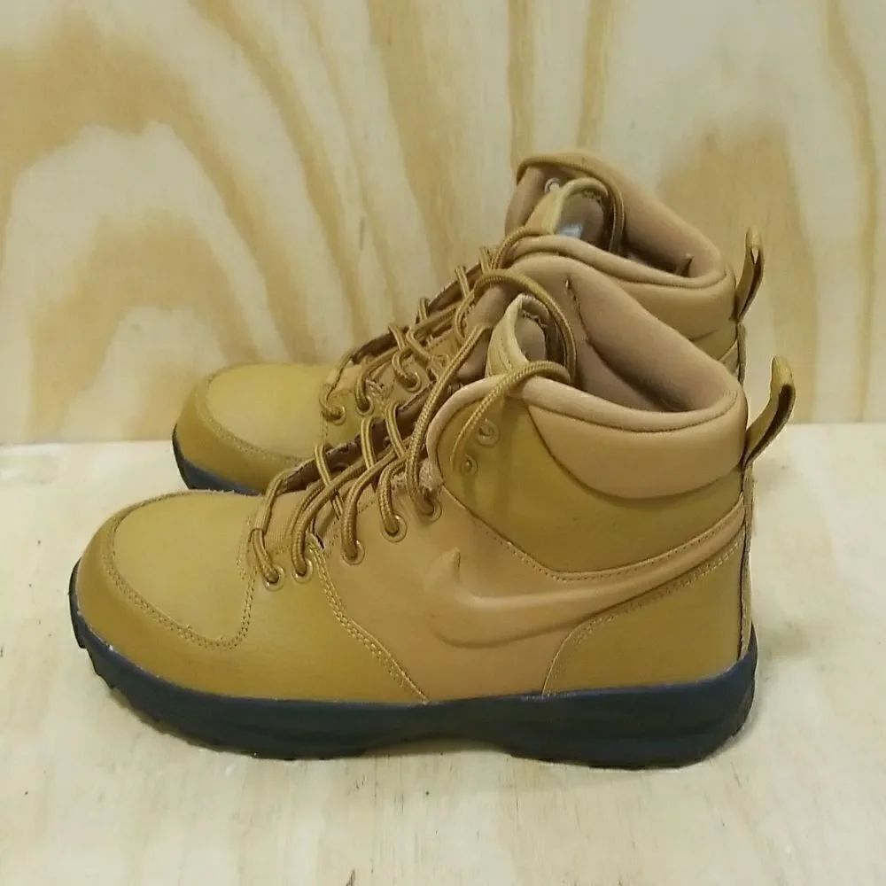 Nike Manoa Leather Boots Wheat/Black size Womens 7 ( EU 38 )